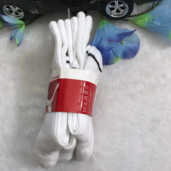 Puma NWT 3 Pairs White Crew Socks Boys 6-7.5 - Picture 4 of 7